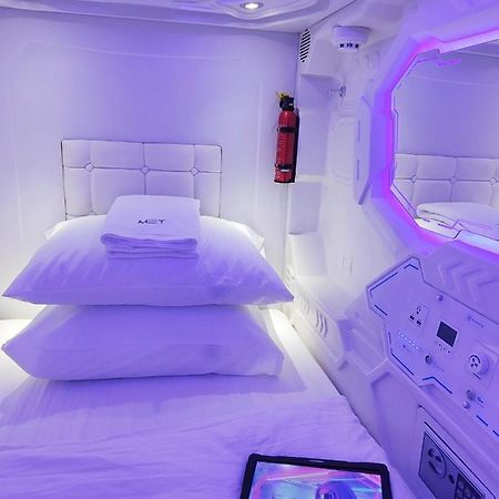 Met A Space Pod @Phrom Phong バンコク都 エクステリア 写真