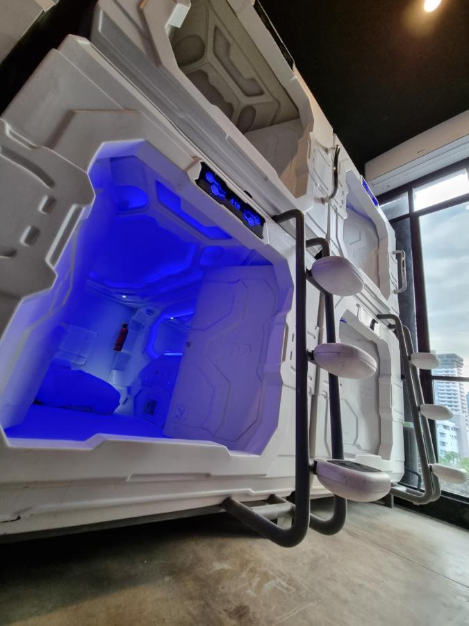 Met A Space Pod @Phrom Phong バンコク都 エクステリア 写真
