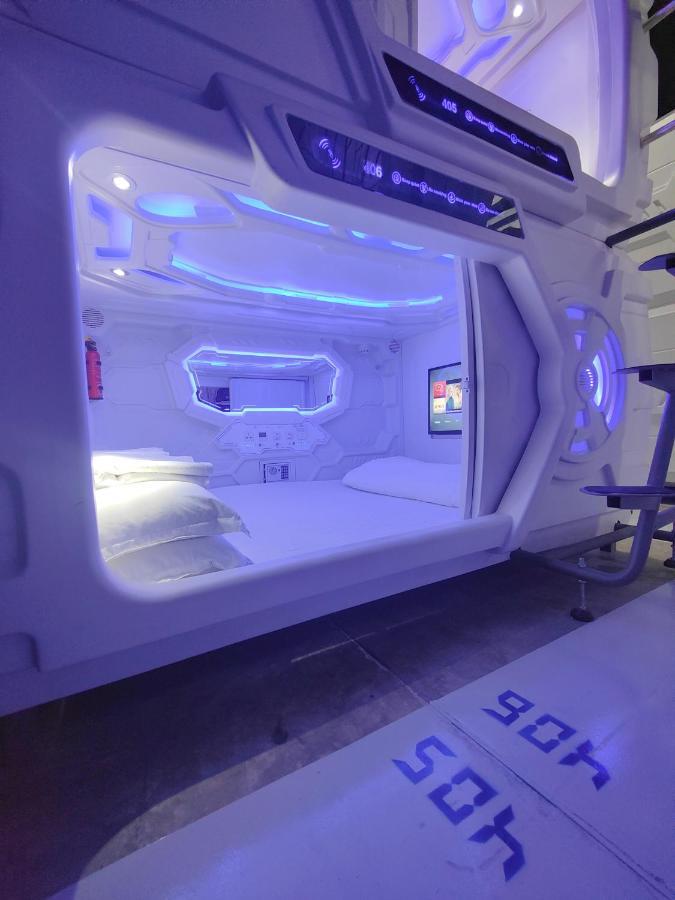 Met A Space Pod @Phrom Phong バンコク都 エクステリア 写真