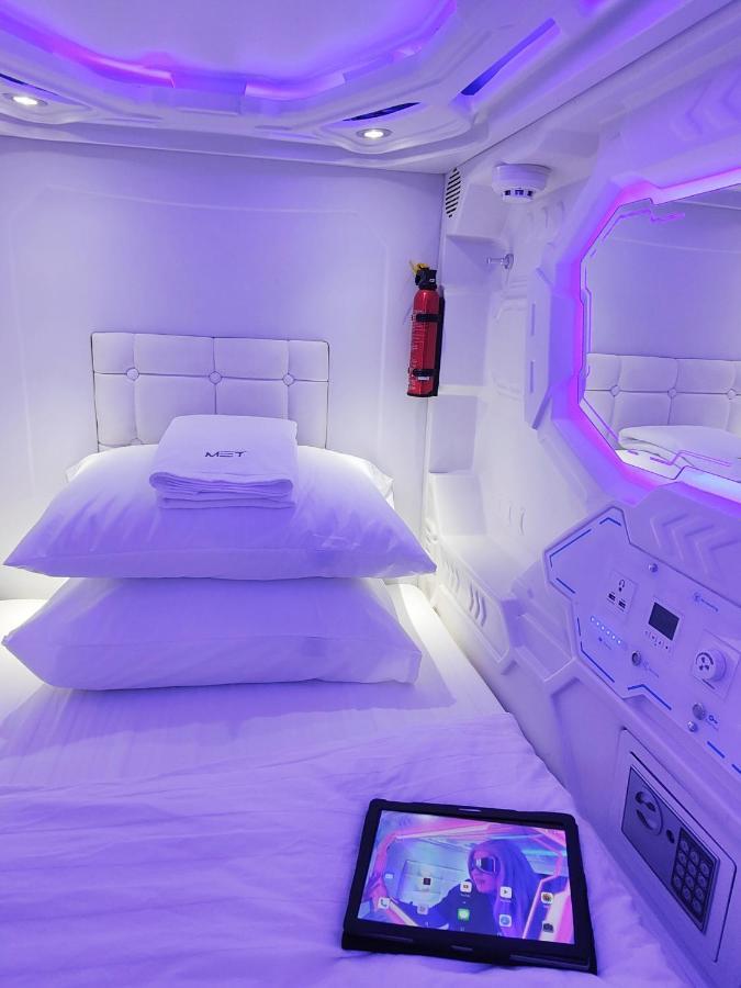 Met A Space Pod @Phrom Phong バンコク都 エクステリア 写真