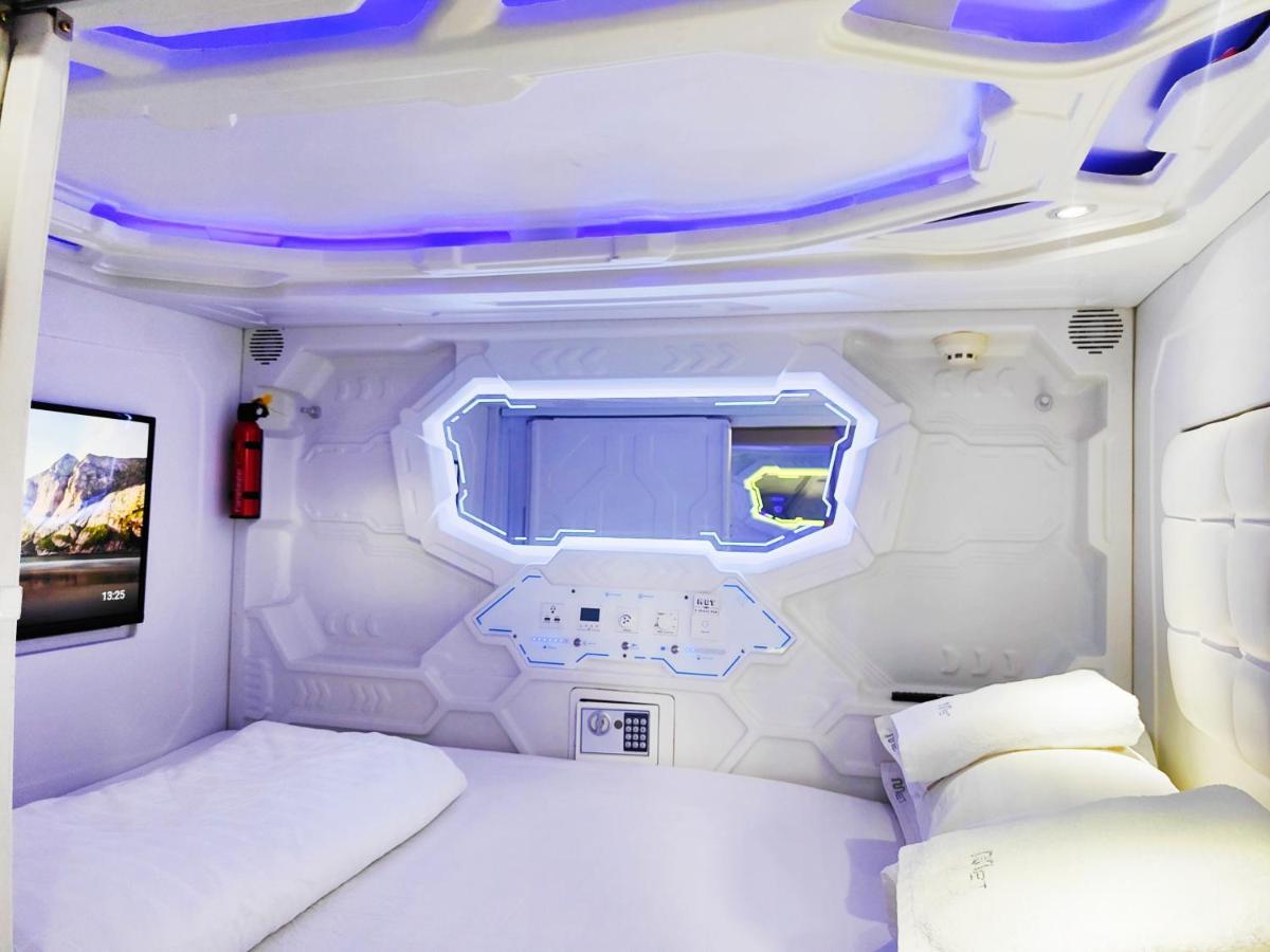 Met A Space Pod @Phrom Phong バンコク都 エクステリア 写真